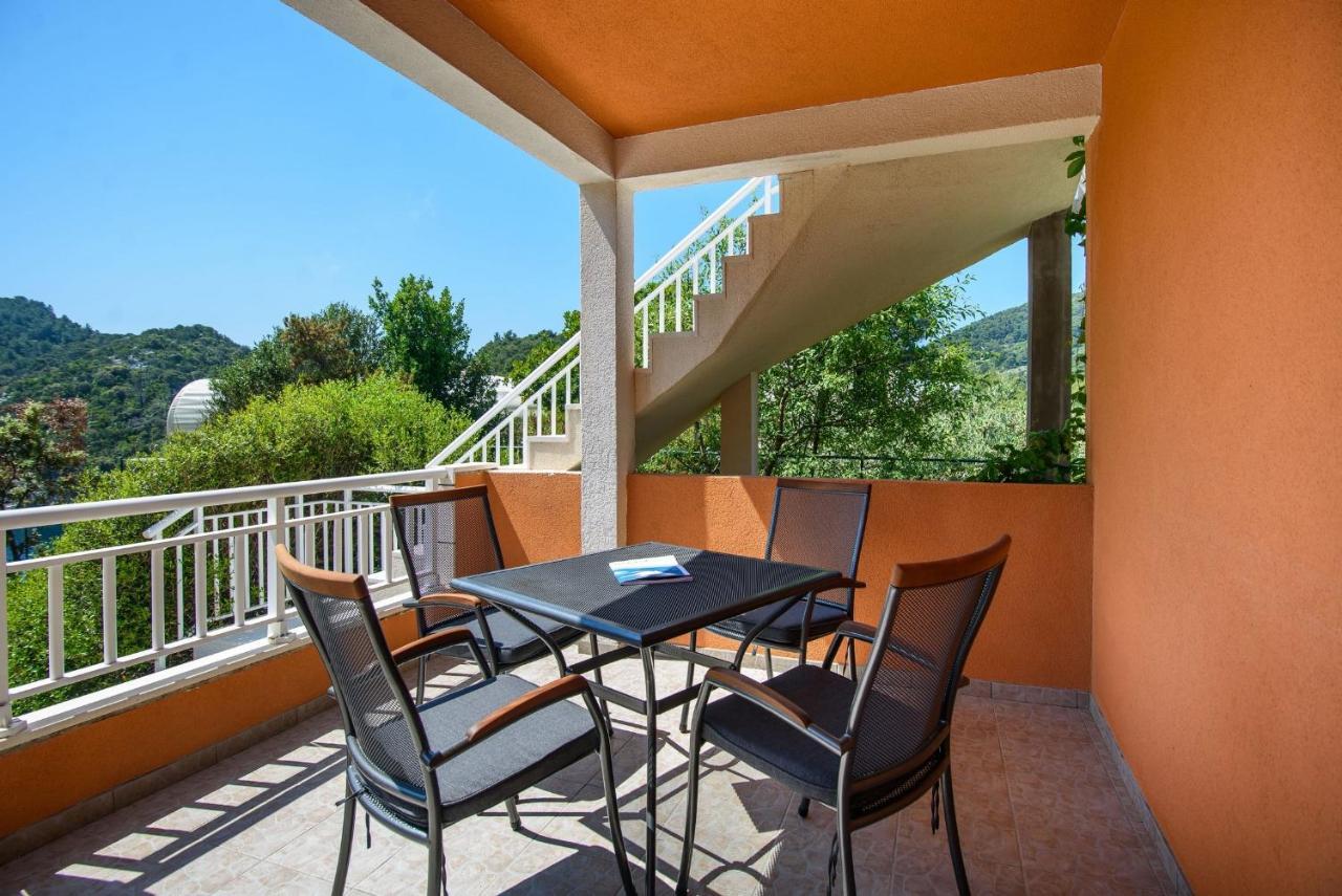 Stermasi Apartments Saplunara Exterior photo